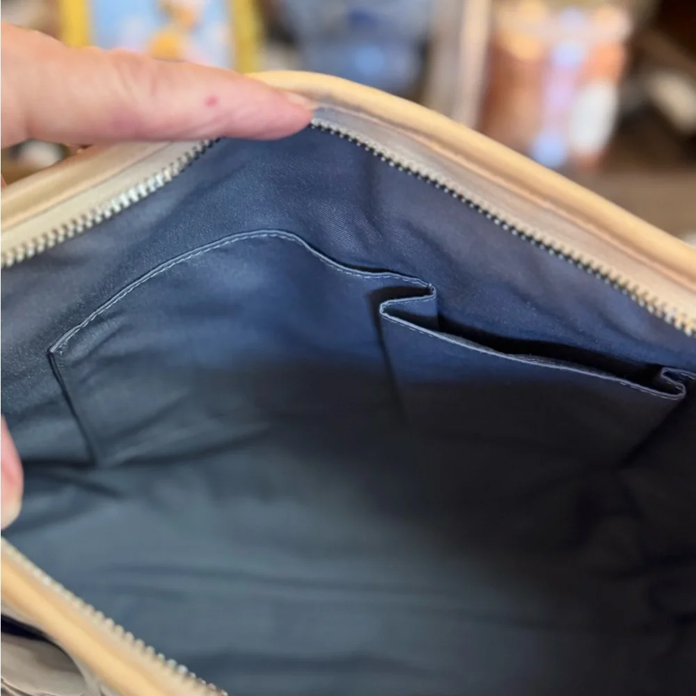 ๐๐ NWT COACH PEYTON NAVY PATIENT LEATHER BAG! - Picture 12 of 13